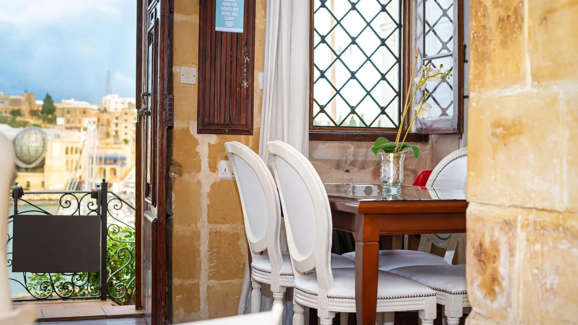 Seagull Birgu - Waterfront Home 0*,