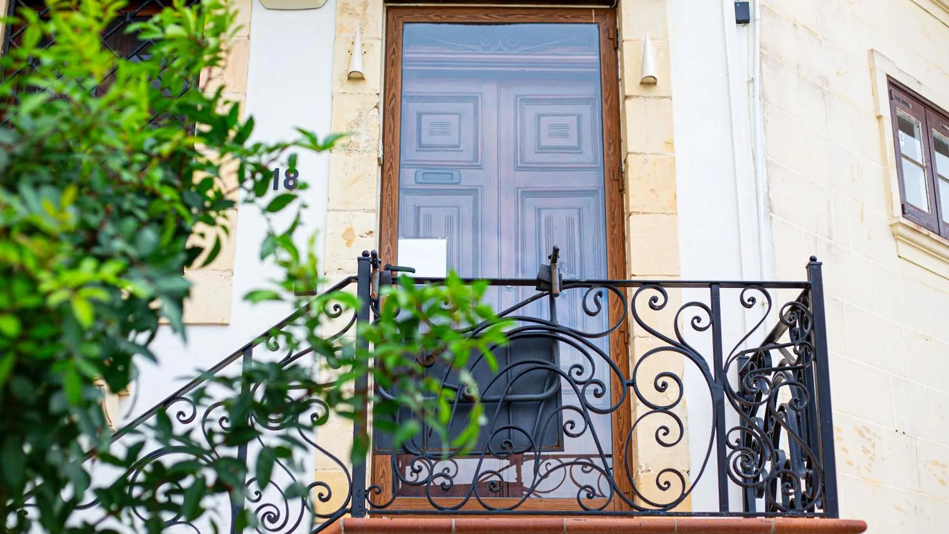 Seagull Birgu - Waterfront Home Holiday home